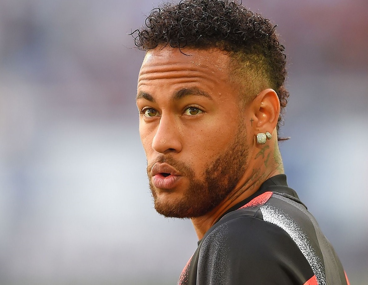 Neymar voi va thanh minh khi bi to coi thuong cach ly hinh anh