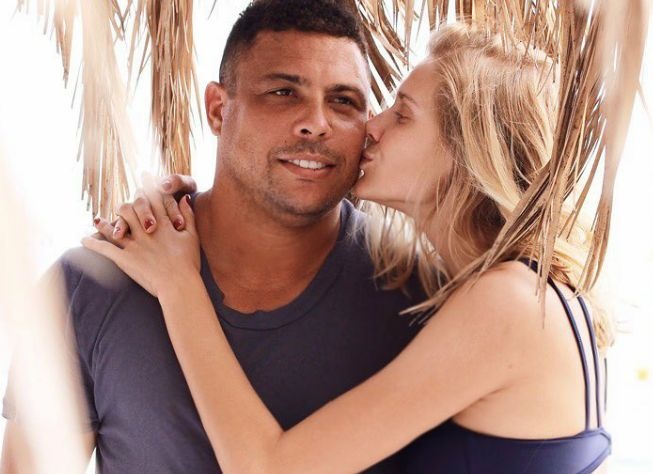 Crouch: 'Ronaldo chang biet toi la ai' hinh anh