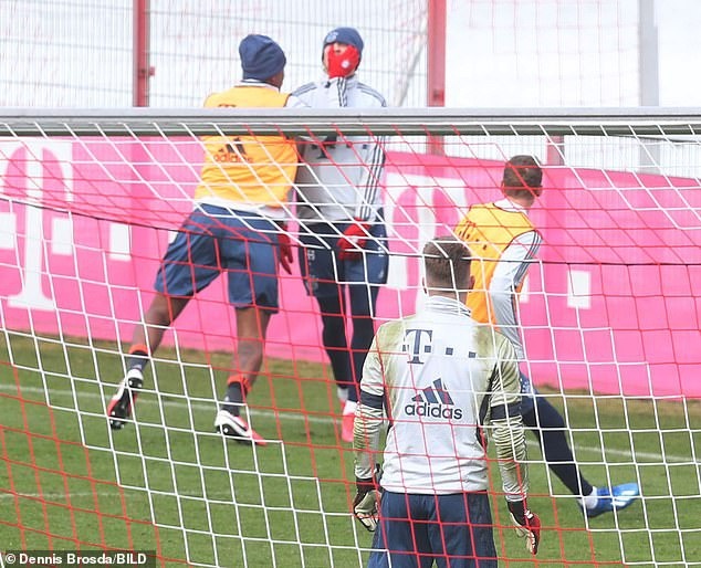 cau thu danh nhau anh 10