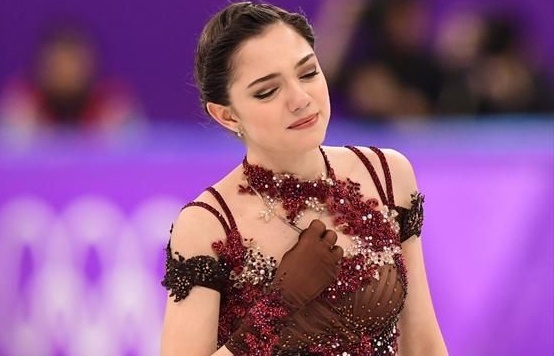 My nhan the thao Nga thuc hien thu thach cua Ronaldo hinh anh