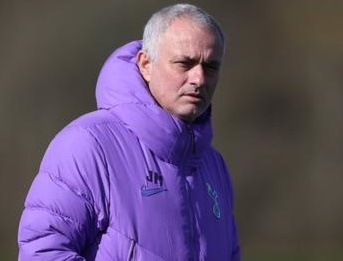 Mourinho xin loi sau khi vi pham quy dinh cach ly hinh anh