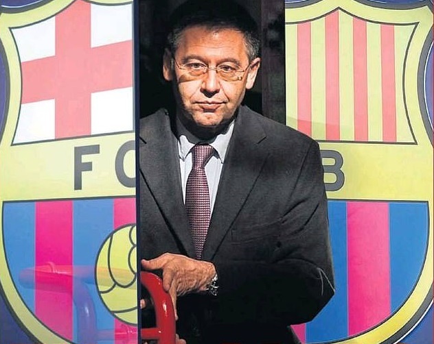 Chu tich Bartomeu dang bien Barca thanh ganh xiec hinh anh