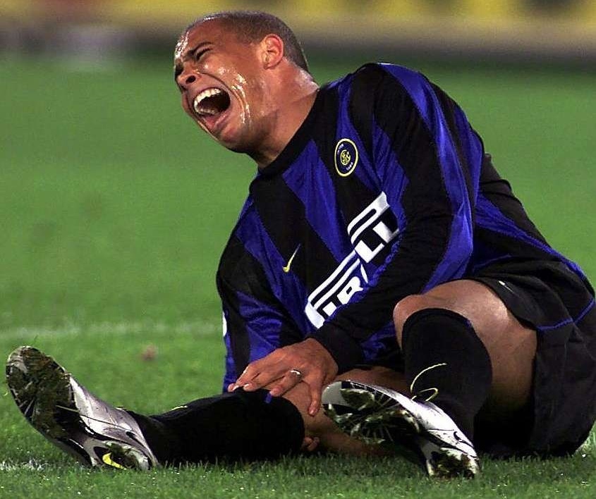 Ronaldo 'beo' va cu dao chan huy hoai su nghiep hinh anh