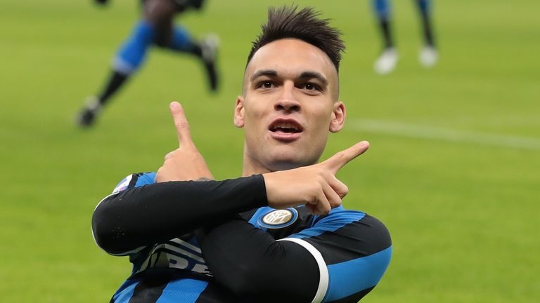 Barca dung 4 cau thu de chieu mo Lautaro Martinez hinh anh