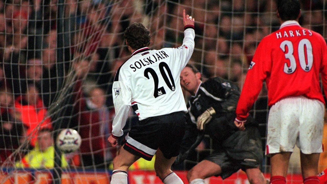 Nhung pha thay nguoi hay nhat lich su Premier League hinh anh