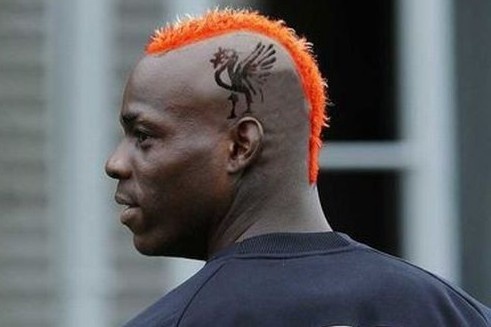 'Thai do cua Balotelli o Liverpool la su si nhuc' hinh anh