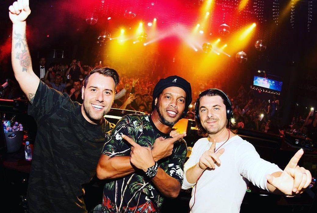 Bi mat sau nhung bua tiec cua Ronaldinho hinh anh