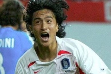 Vi sao bong da Han Quoc gay ra tai tieng o World Cup 2002? hinh anh