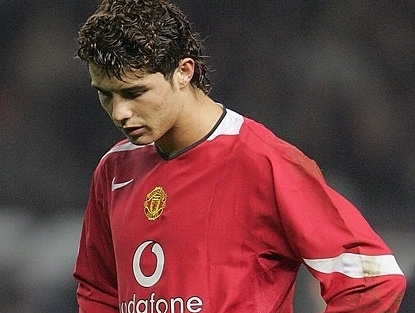 Ngay Ronaldo bi cau thu hang Ba lam be mat hinh anh