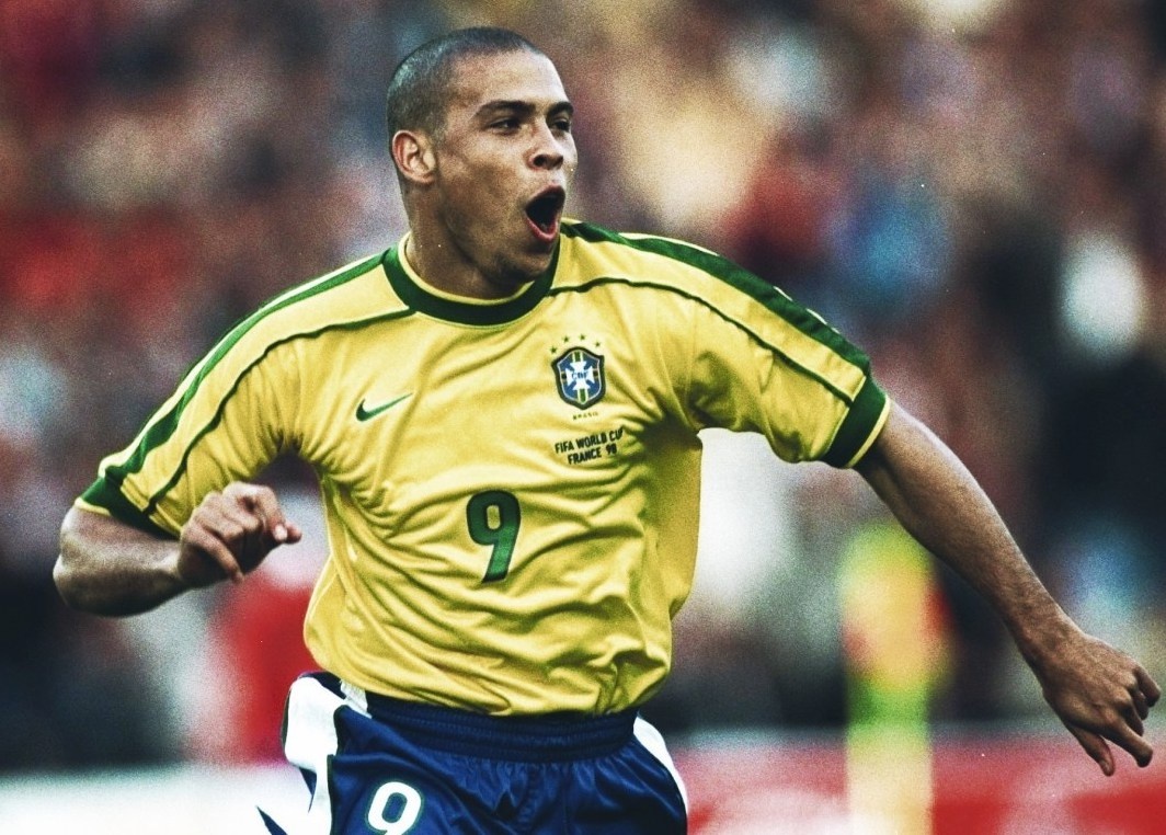 Ronaldo ‘beo’ tiet lo Zico giup anh ghi hon 200 ban thang hinh anh