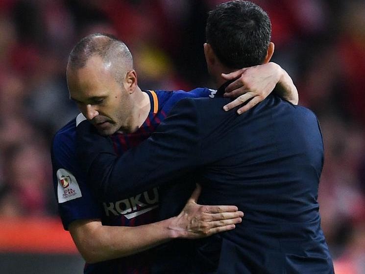 Danh mat ban nga, Barca dang chim vao bong toi hinh anh