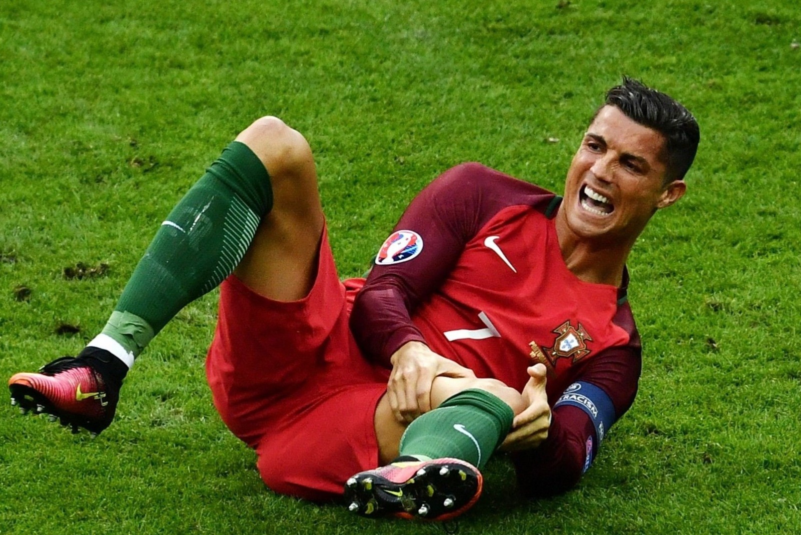 Nhung cach chua chan thuong ky la trong the thao hinh anh