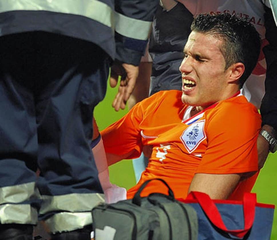 chan thuong cau thu anh 8