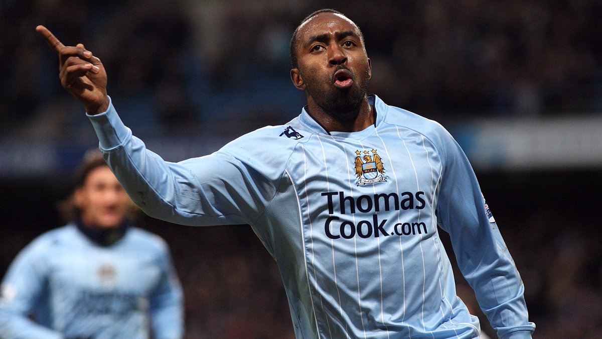 chan thuong cau thu anh 9