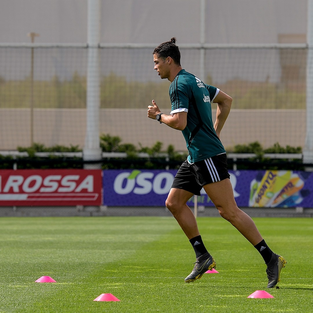 Cristiano Ronaldo anh 1