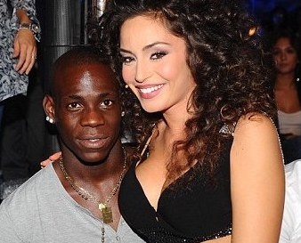 Balotelli tung chay vao nha tu nu gay tai tieng hinh anh