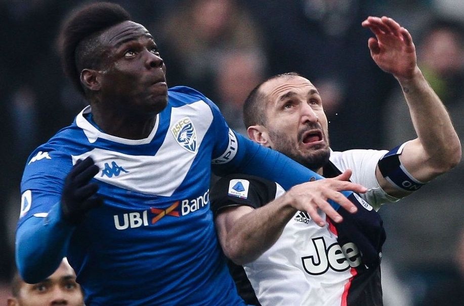 Balotelli dang an tat trong mat thu quan Juventus hinh anh