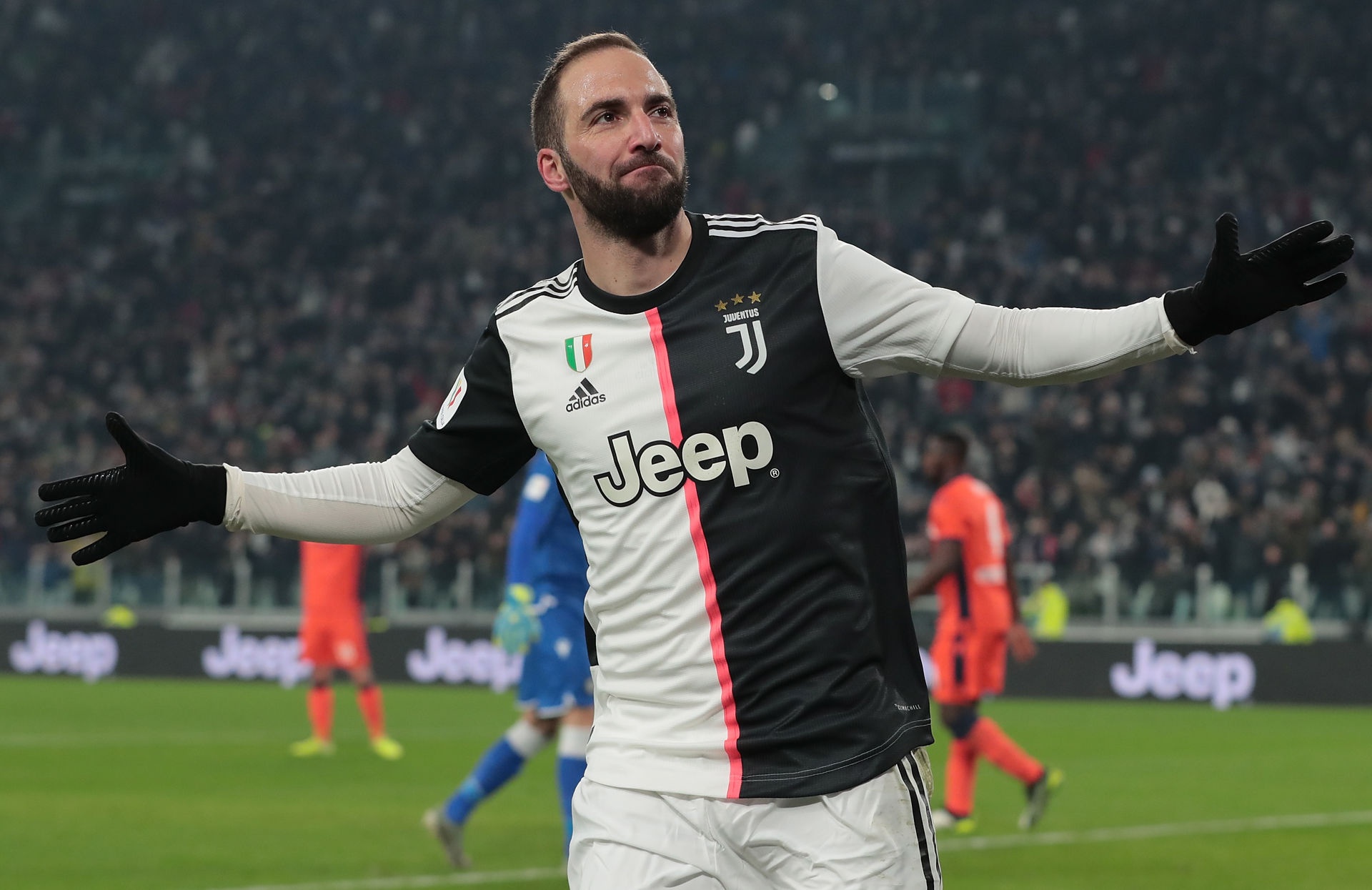 Newcastle muon chieu mo Higuain hinh anh