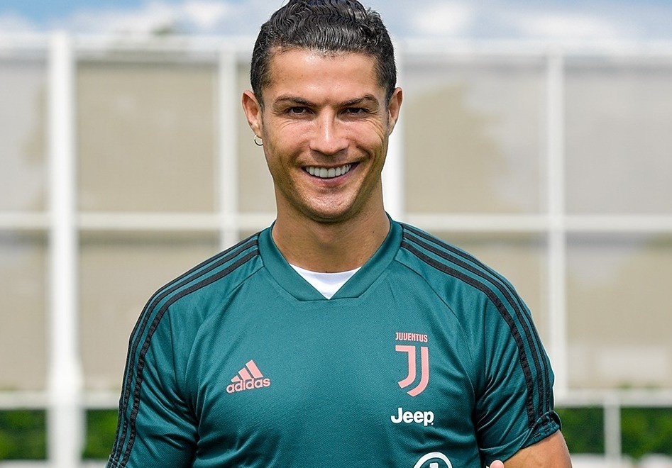 Cau thu tre gay chu y voi pha bong thach do Ronaldo hinh anh