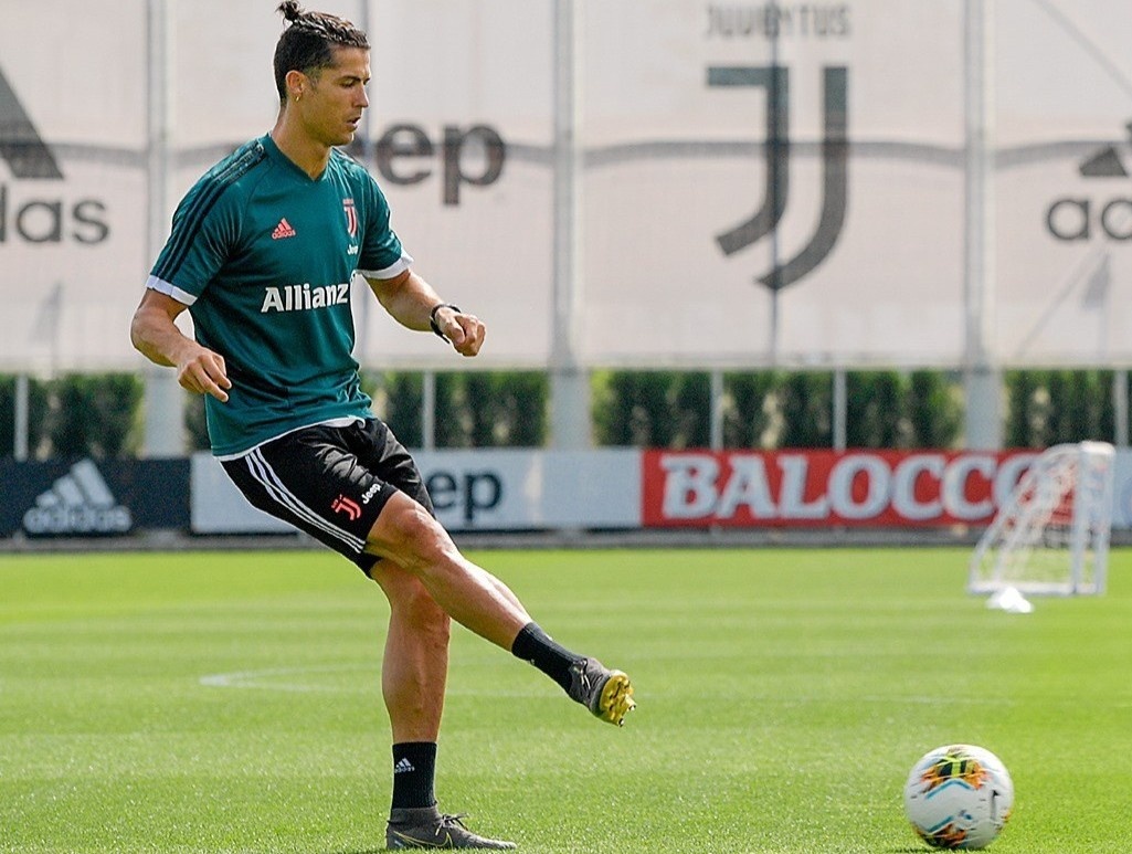Cristiano Ronaldo anh 1
