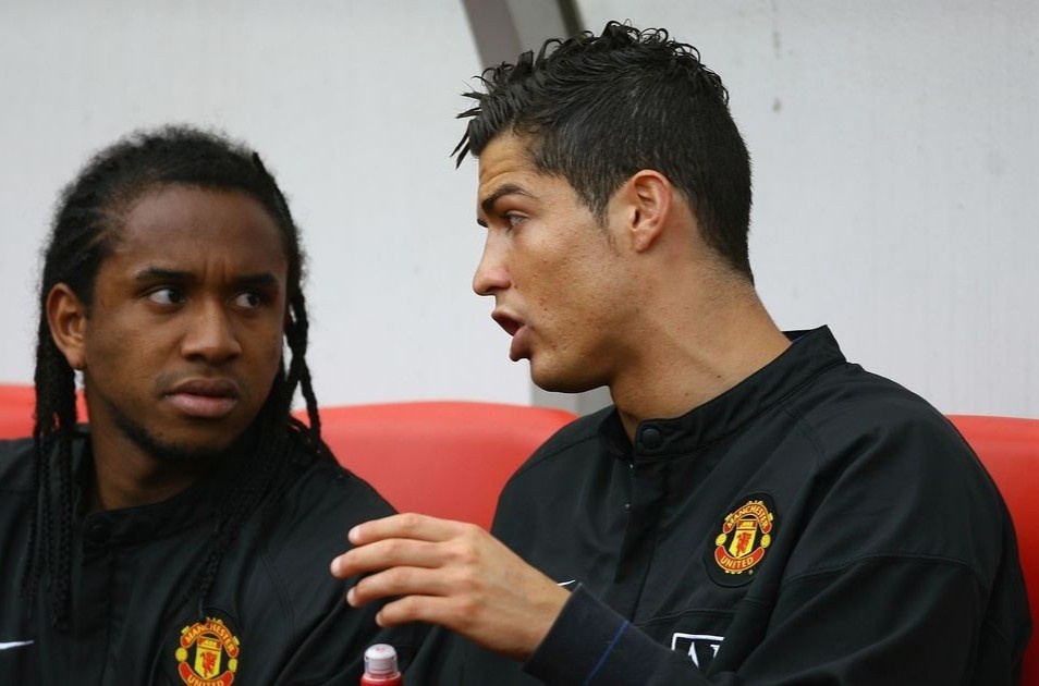 Ronaldo phong van Anderson hai huoc trong mau ao MU hinh anh