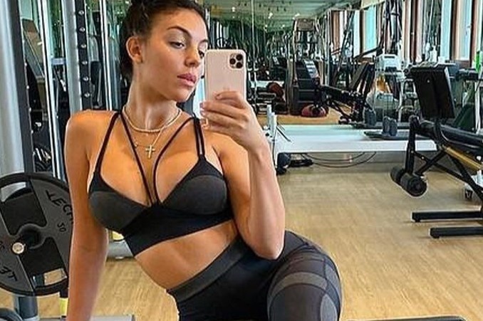 Ban gai cam thay xau ho khi tap cung Ronaldo hinh anh