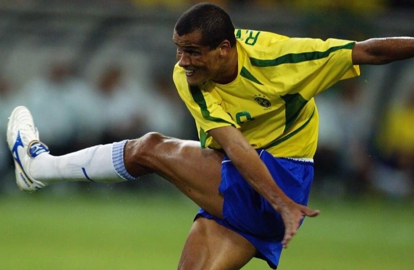 Tron 18 nam Rivaldo ghi ban vao luoi tuyen Bi hinh anh