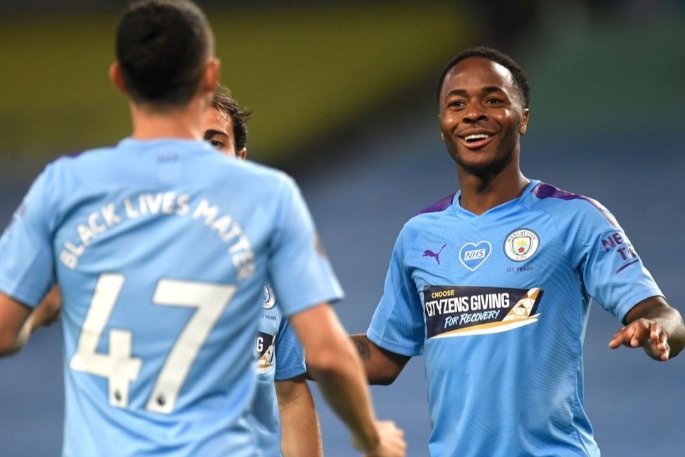 Man City thang dam Arsenal va thong diep gui den UEFA hinh anh