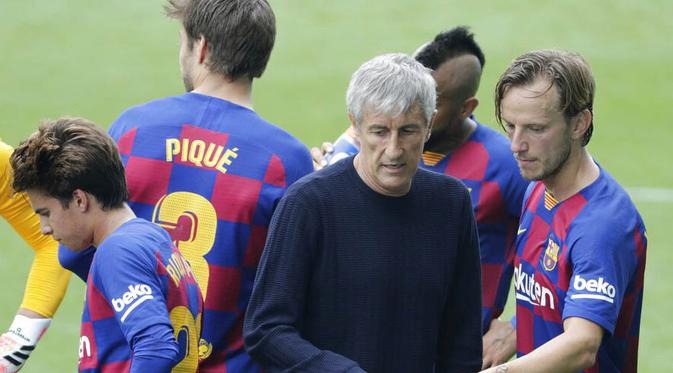 Cau thu Barca noi gian voi HLV khi Griezmann duoc vao san hinh anh