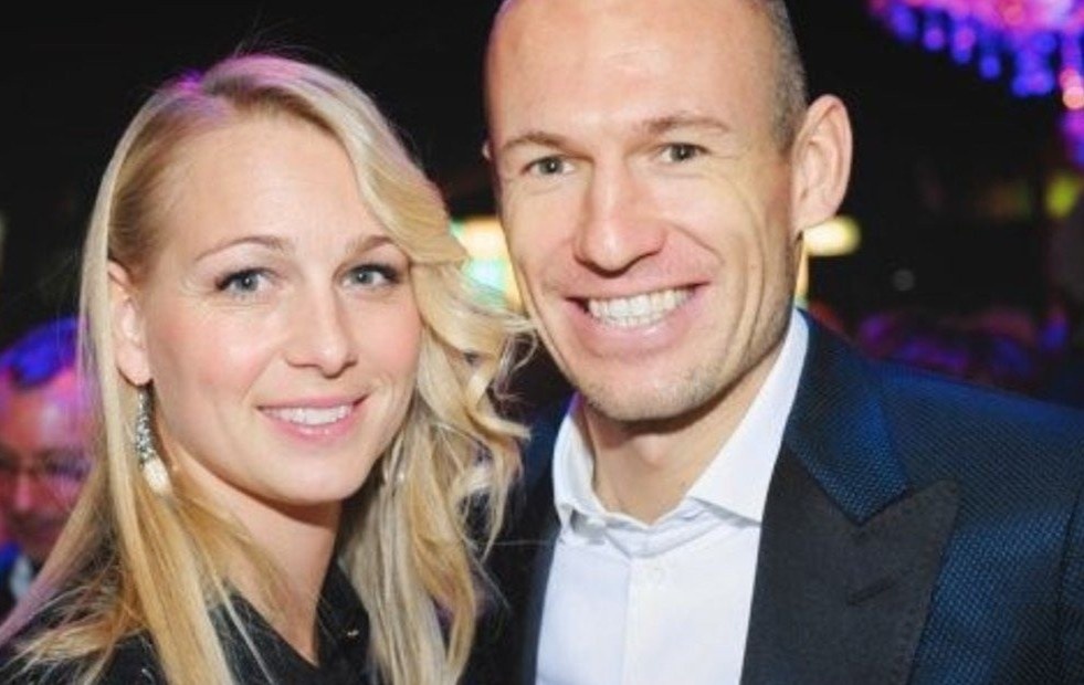 Nguoi vo nghi luc dung sau man tro lai cua Robben hinh anh