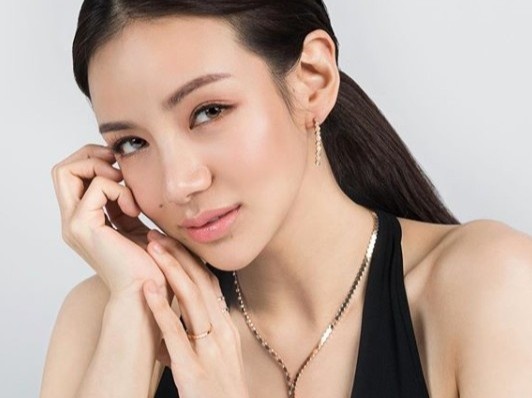 Ai nu cua ty phu Singapore khien CDV Valencia phan no hinh anh