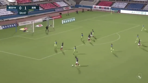 Cau thu Nhat lap hai sieu pham chi trong 10 phut hinh anh