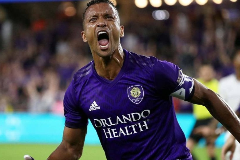 Cuu sao MU gieo sau cho doi bong cua Beckham va Lee Nguyen hinh anh