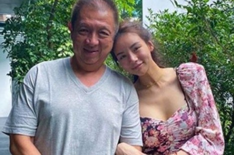 Ty phu nguoi Singapore dang lai Valencia xuong dia nguc hinh anh