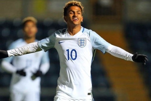 Than dong Anh xoay nguoi mot vong de lap sieu pham hinh anh