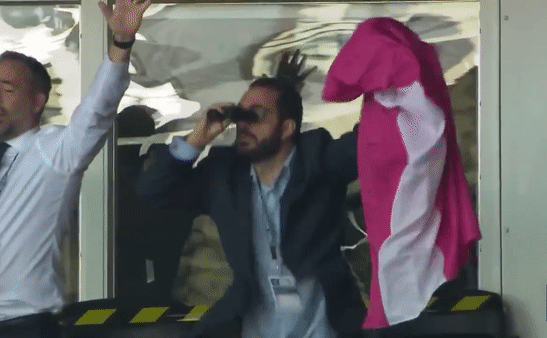 Leeds United an mung hai huoc khi len hang Premier League hinh anh