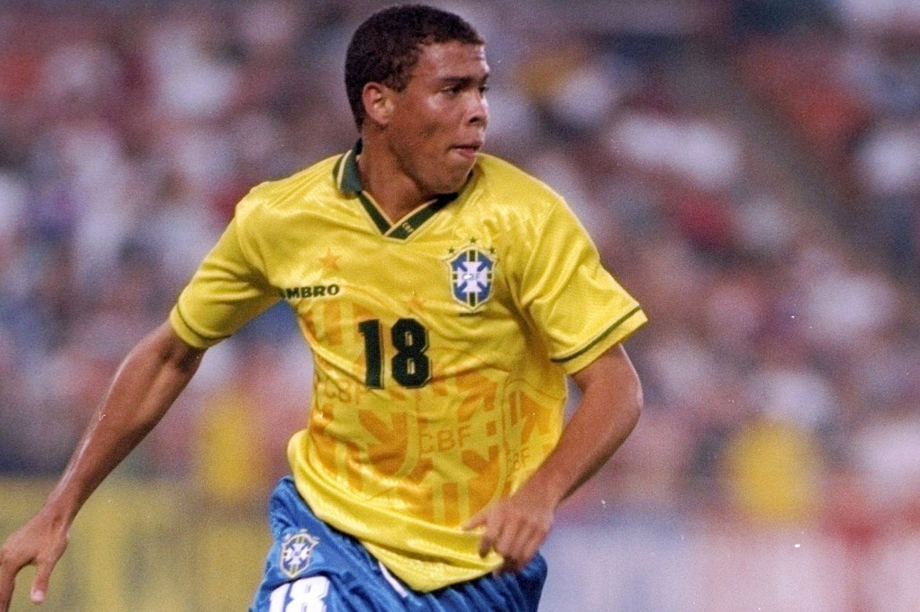 Ngay Ronaldo ‘beo’ bung no voi biet danh Ronaldinho hinh anh