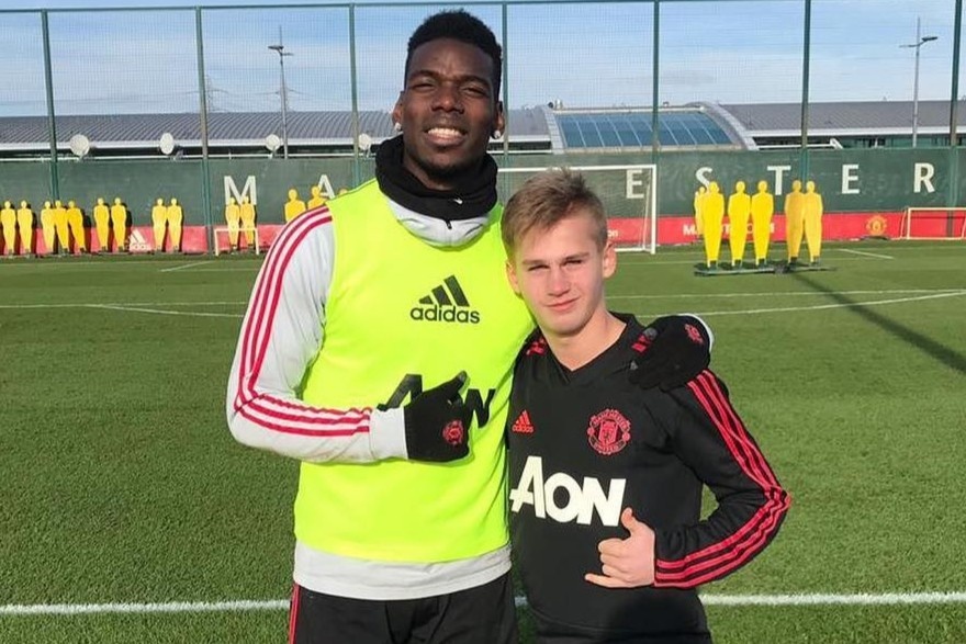 Cau thu 15 tuoi di vao lich su bong da Nga hinh anh