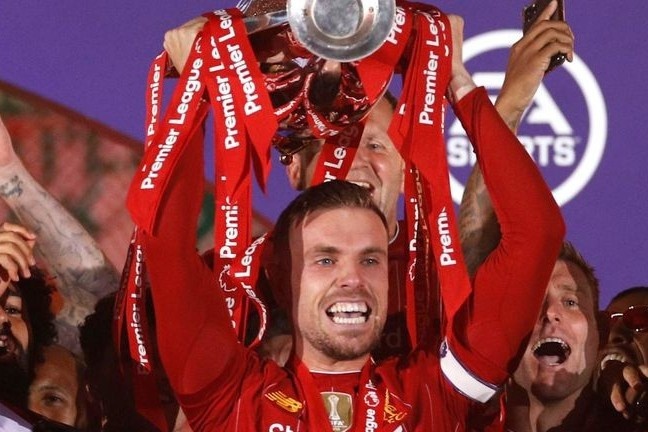 Henderson la cau thu hay nhat bong da Anh mua 2019/20 hinh anh