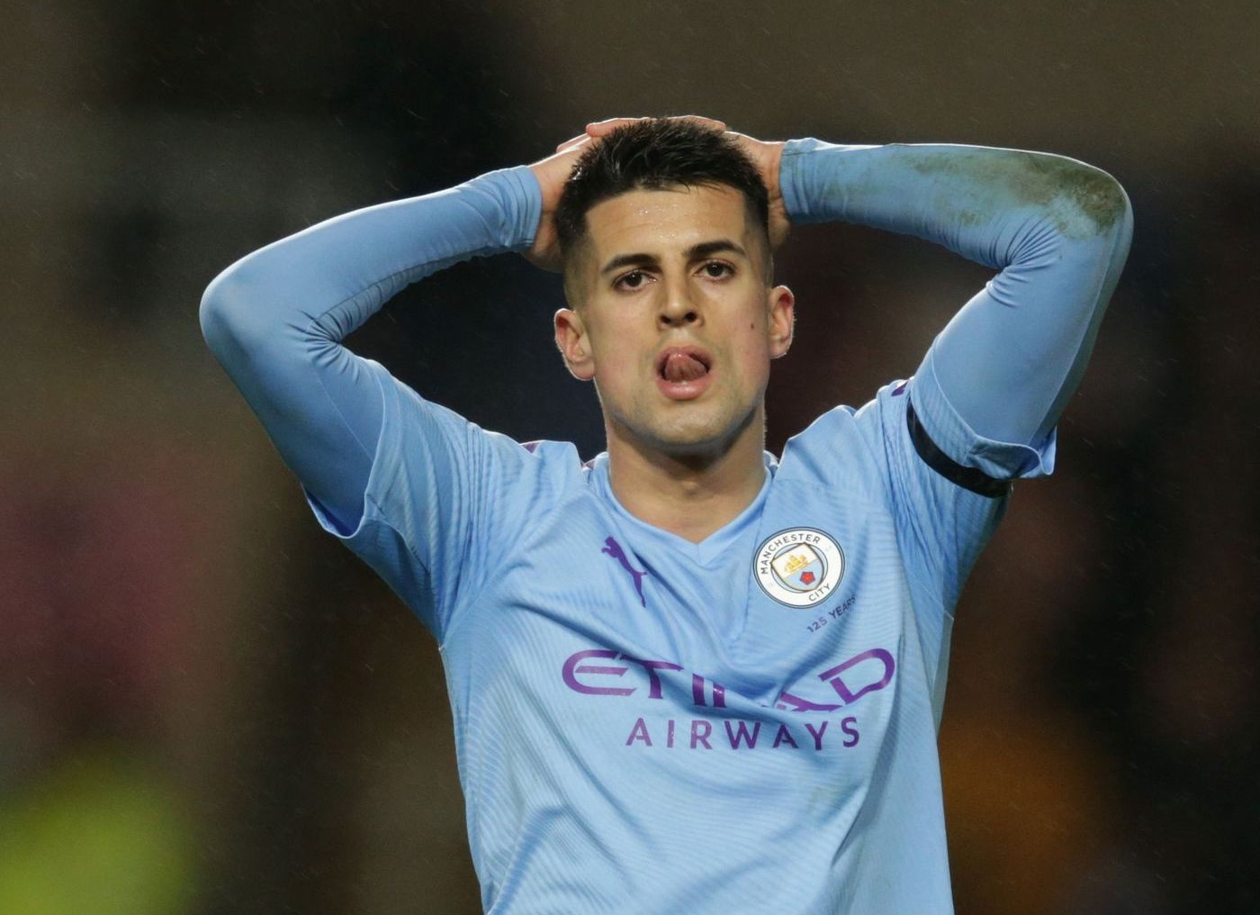 Man City dau dau voi Cancelo hinh anh