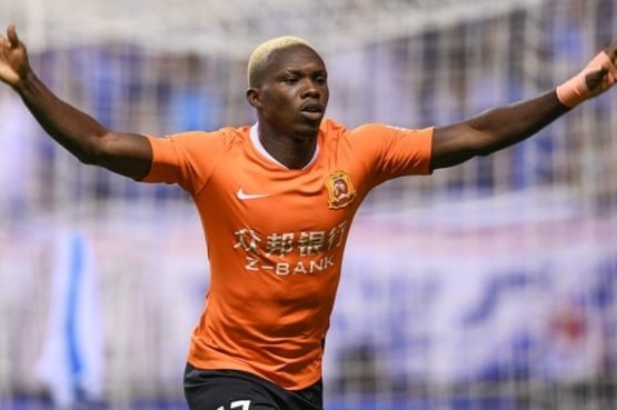 Ngoai binh giai Trung Quoc run ray khi lay mau xet nghiem hinh anh