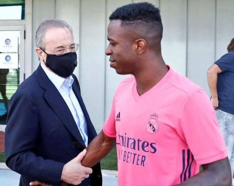 Cau thu Real mac ao hong tap bai dau Man City hinh anh