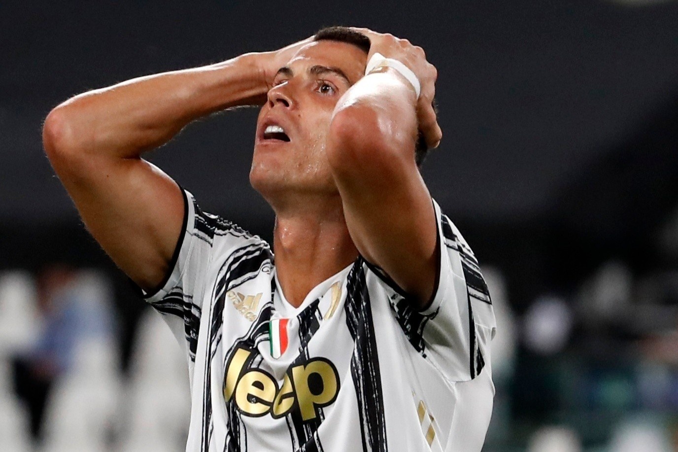 Tuong lai cua Ronaldo se khien Juventus kho xu hinh anh
