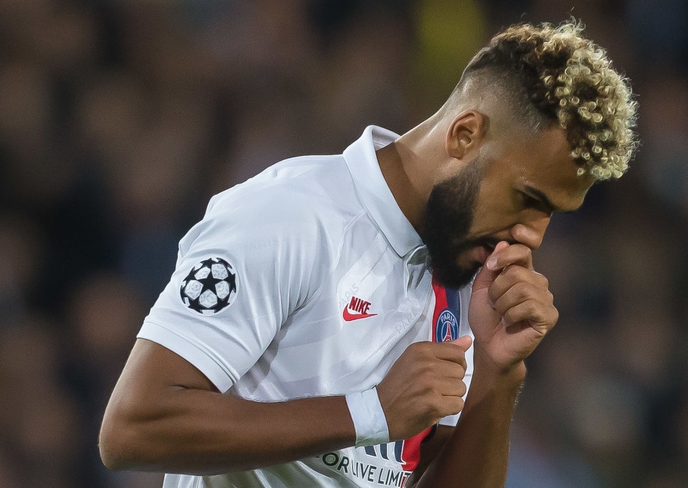 Nguoi hung PSG tung pha hong ban thang cua dong doi hinh anh