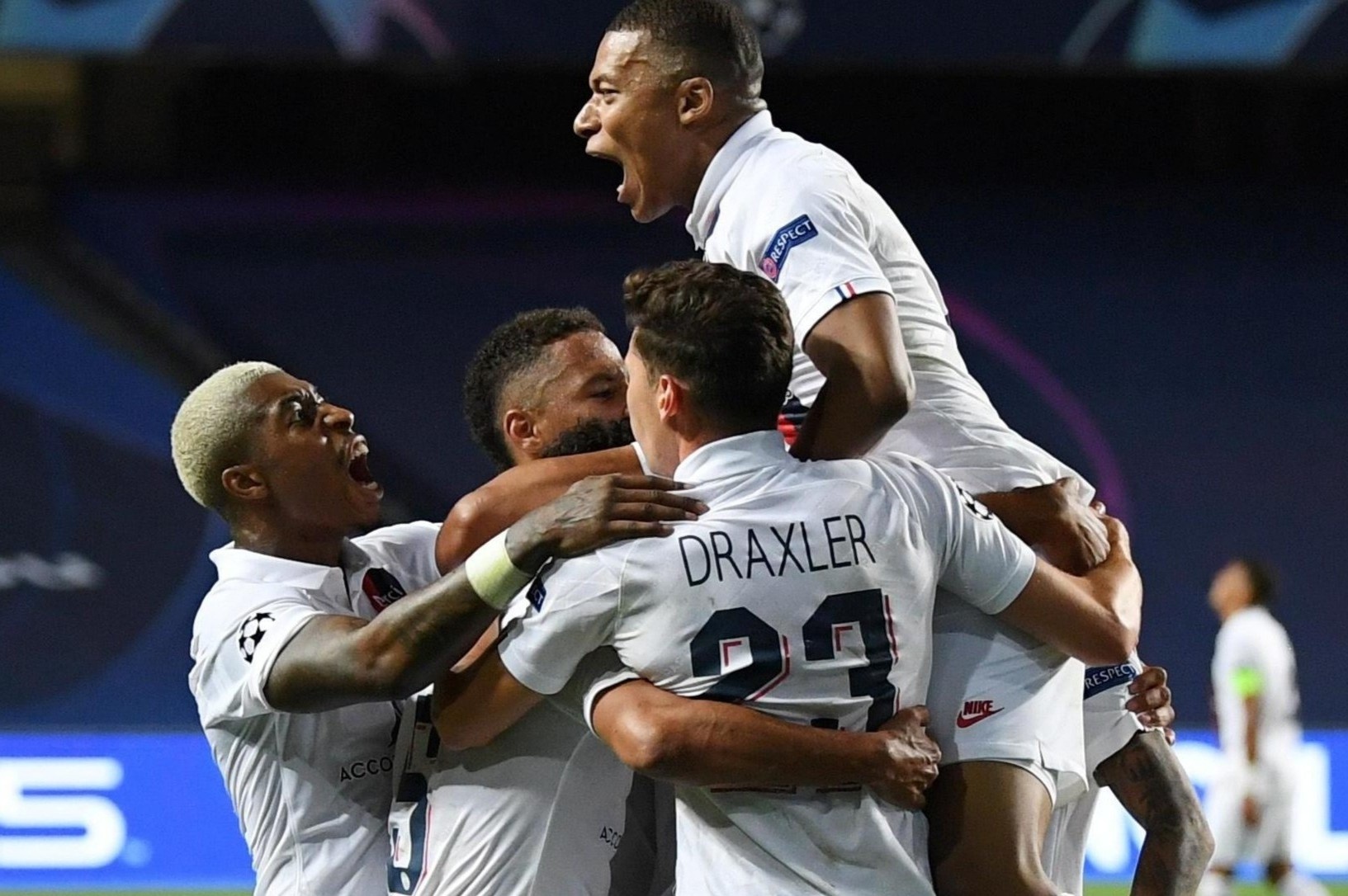 Cau thu PSG an mung cuong nhiet khi danh bai Atalanta hinh anh