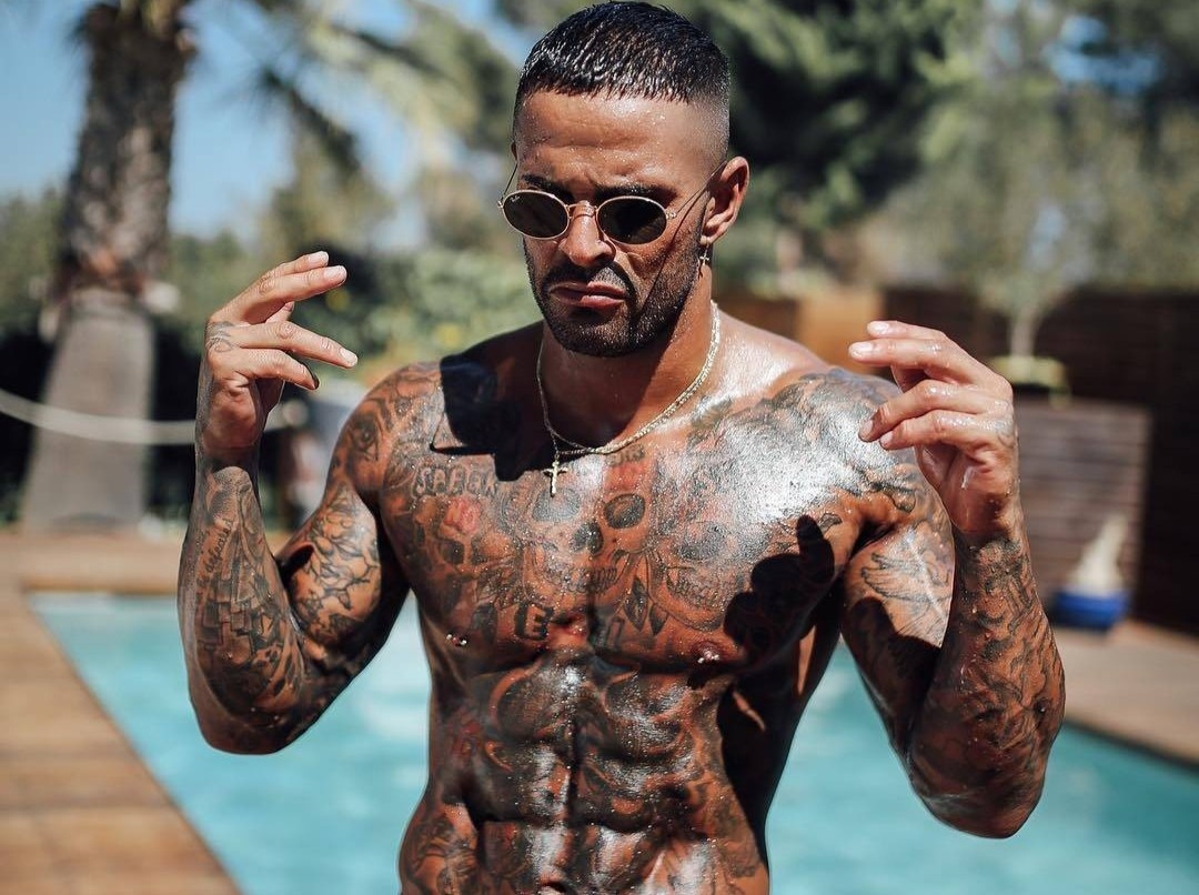 Cau thu nguoi Anh doi doi nho lot xac hinh the hinh anh