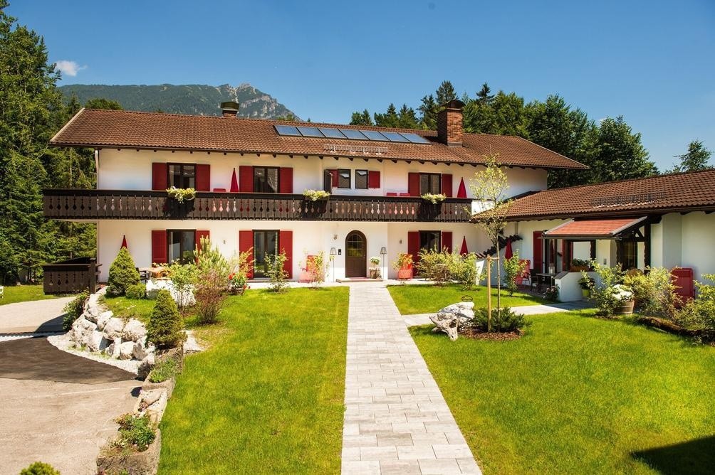 Bayern o khach san hang sang chuan bi cho Champions League hinh anh