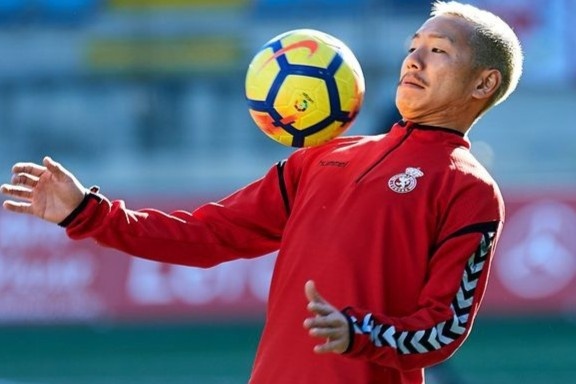 Sieu pham volley mot cham tu qua phat goc o Nhat Ban hinh anh