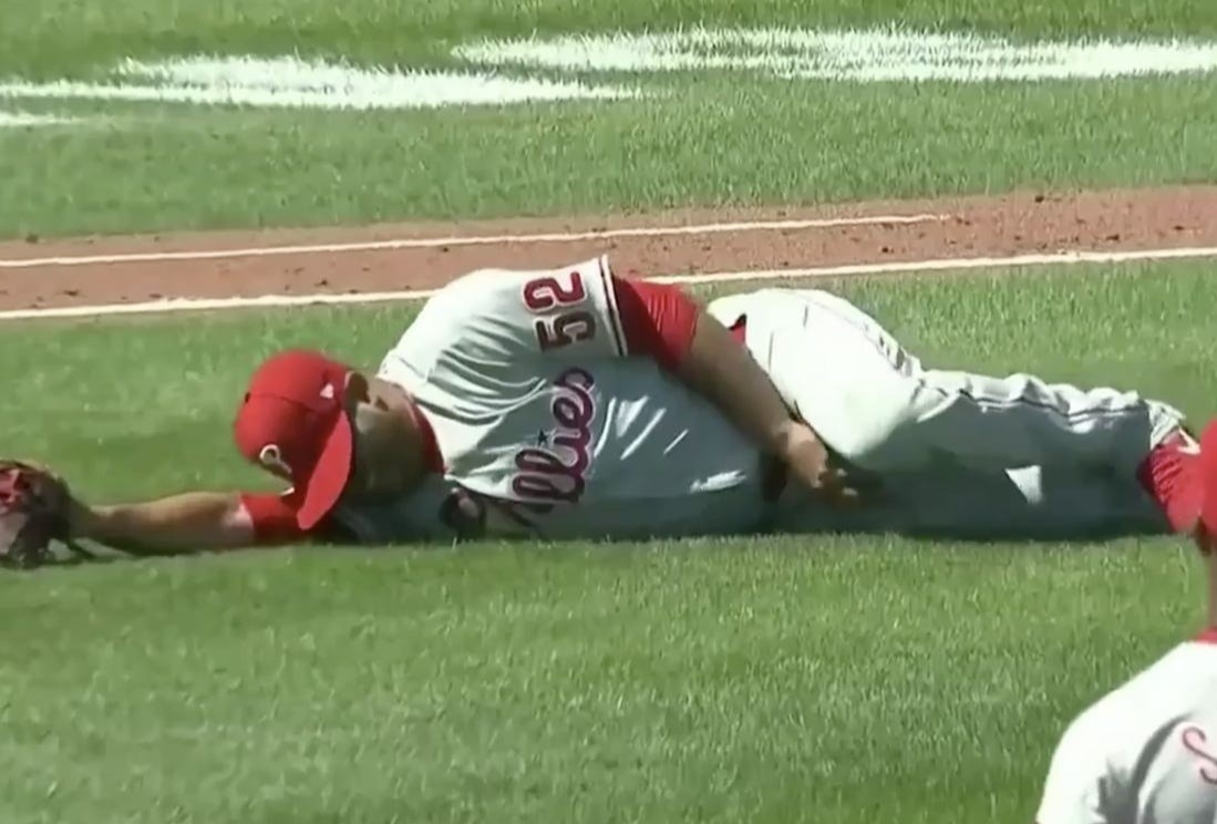 Cau thu nhap vien khi trung bong voi van toc 170 km/h hinh anh