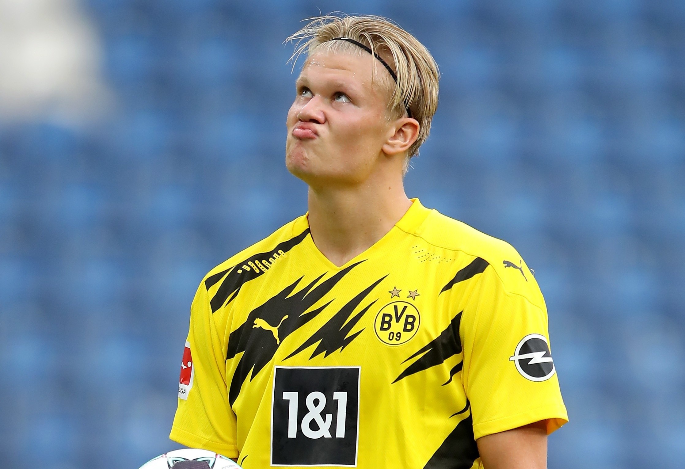 Haaland da hong penalty trong tran thua cua Dortmund hinh anh